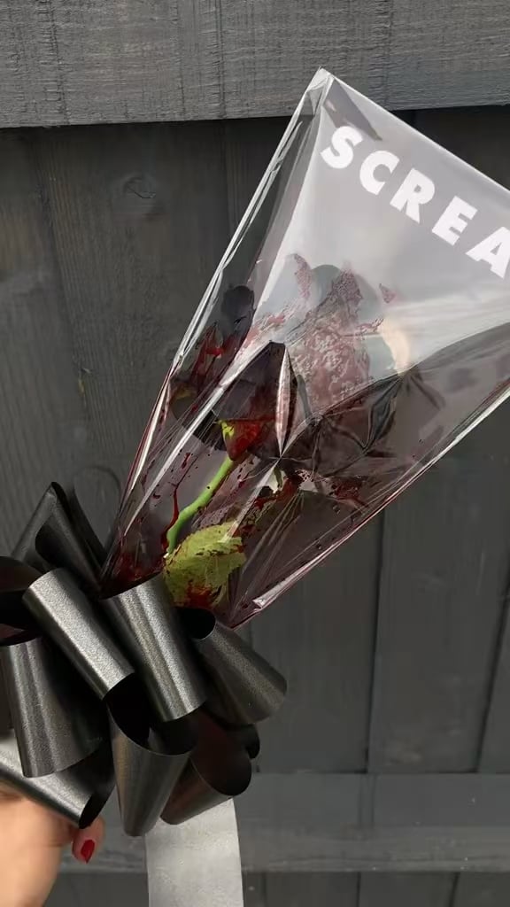 🔥LAST DAY 50% OFF - 🩸🌹SCREAM Rose Bouquet – Halloween Horror Blooms💀🎀