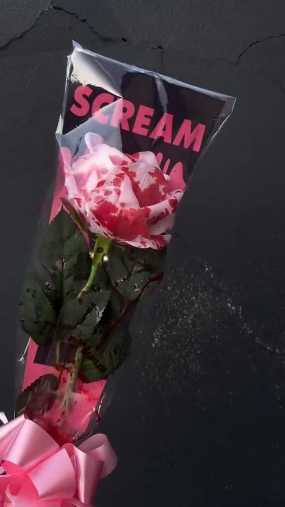 🔥LAST DAY 50% OFF - 🩸🌹SCREAM Rose Bouquet – Halloween Horror Blooms💀🎀