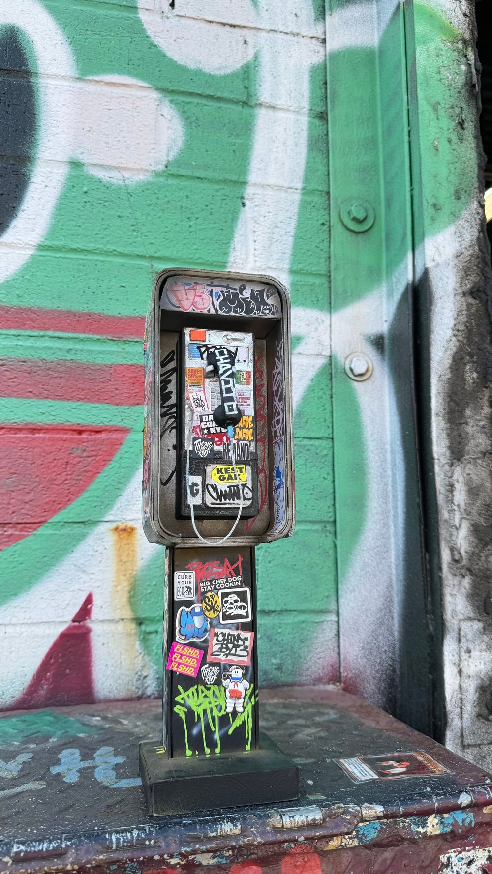 Miniature American Payphone in 1:12 Scale For Action Figure Displays / Toy Photography